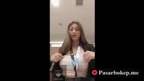Bokep Indo Jolina Suarez Pamer Tobrut di toilet kantor Pas Lagi Kerja