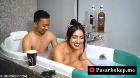 Bokep Indo Melly3gp si Manis Mandi Bareng di Bak Mandi VIRALLL
