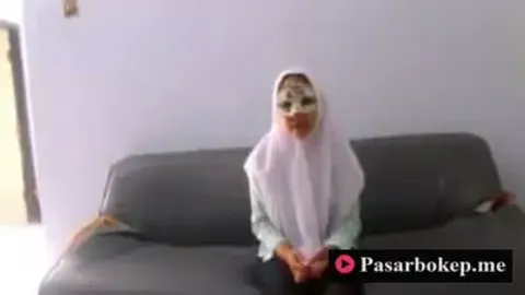 Bokep Indo Ini Dia Seorang Gadis SMA Berjilbab Yang Suka Ngewek