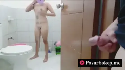 Bokep Indo Lagi Mandi Malah Ngajak Ngentot